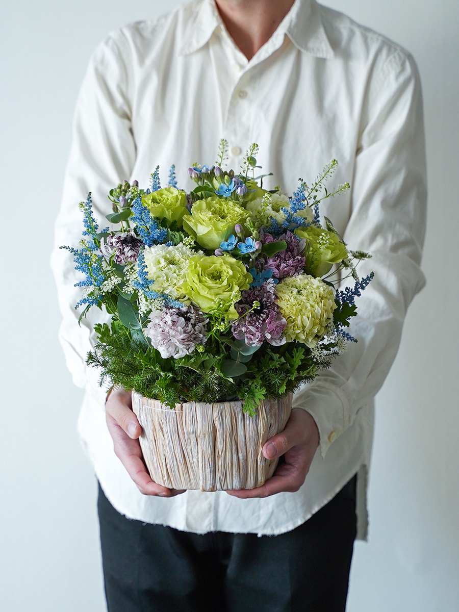 ぎゅっとつめこんだラウンドのアレンジ グリーン M｜おしゃれな祝い花