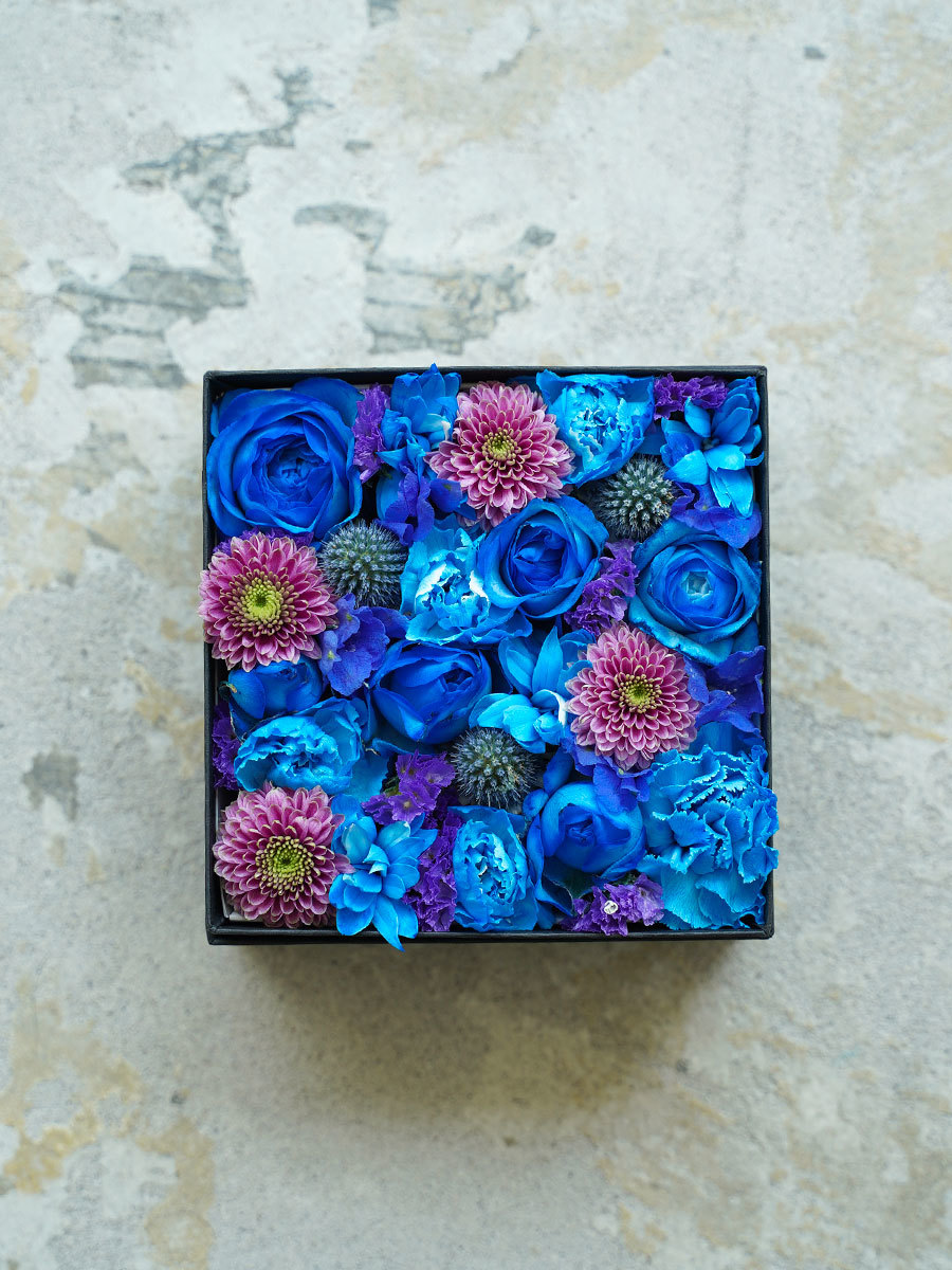 生花のボックスフラワー 青 S｜おしゃれな祝い花通販Sakaseru