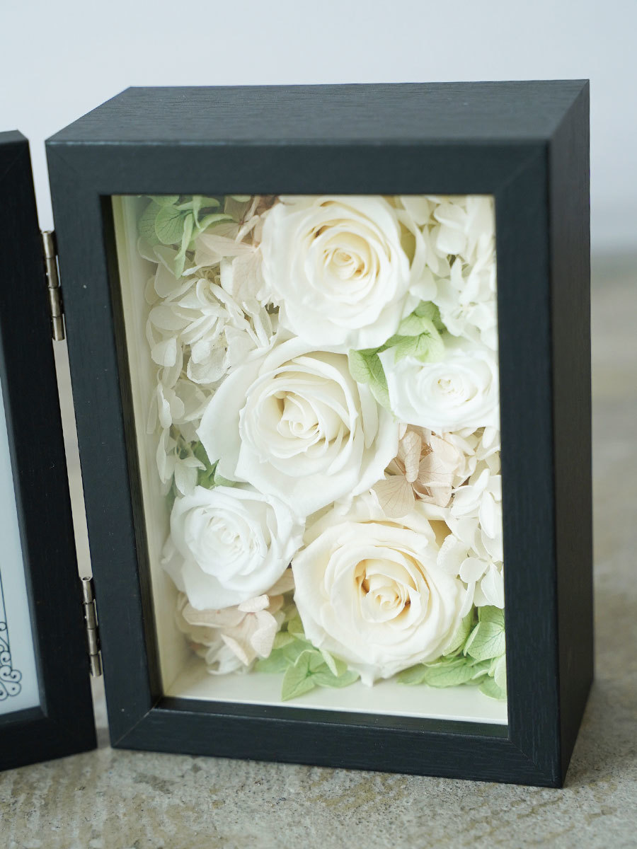 文字入れできる フォトフレームアレンジ 白 M 黒枠｜フラスタ・楽屋花