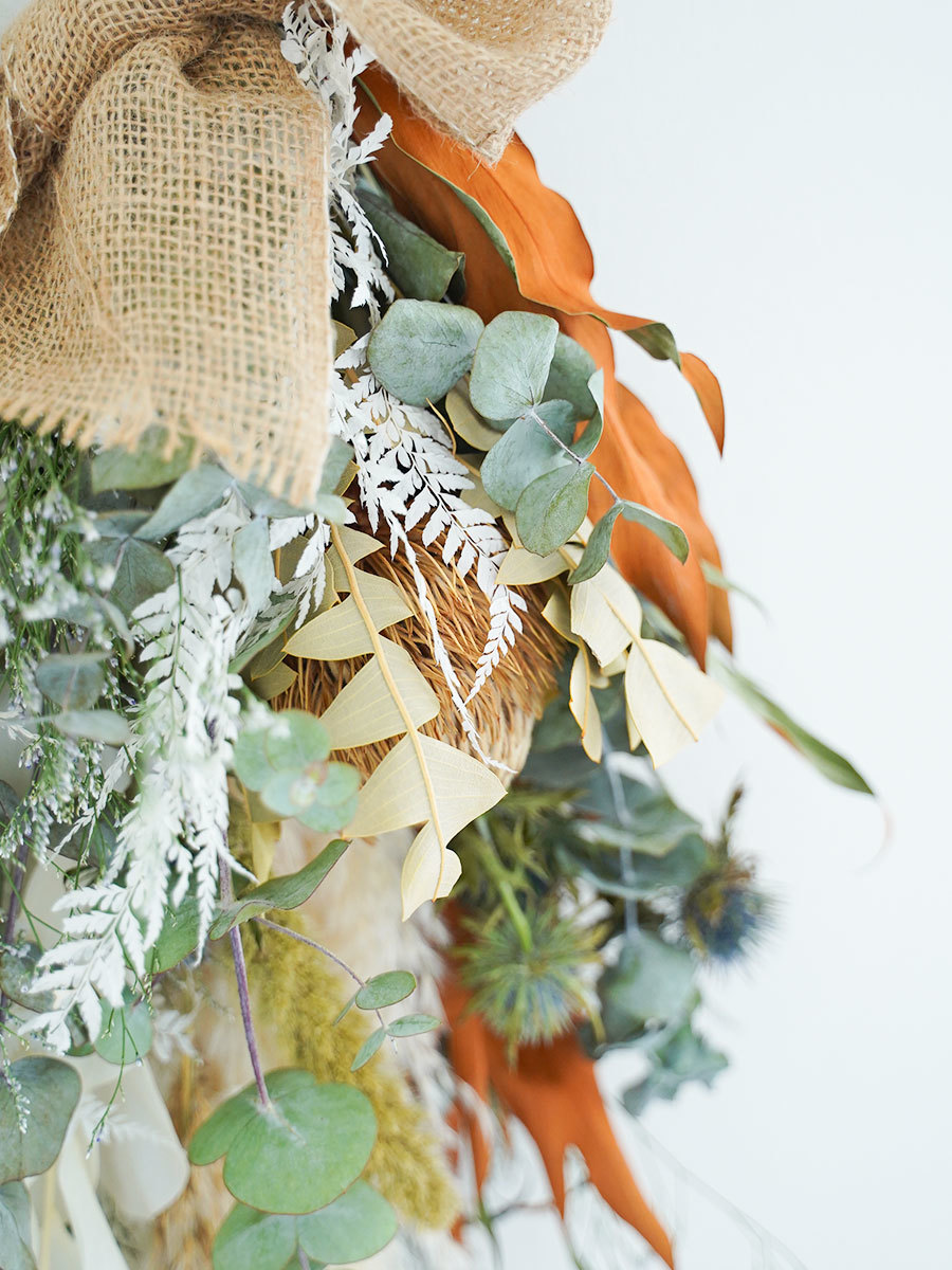 ドライフラワーのスワッグへの変化も楽しめるナチュラルブーケ