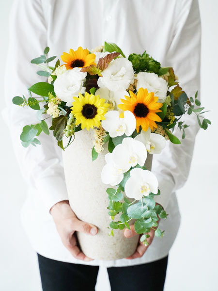 おしゃれな開店祝い花 人気事例や相場 札の書き方などご紹介 開店 開業 開院祝い花通販ならsakaseru