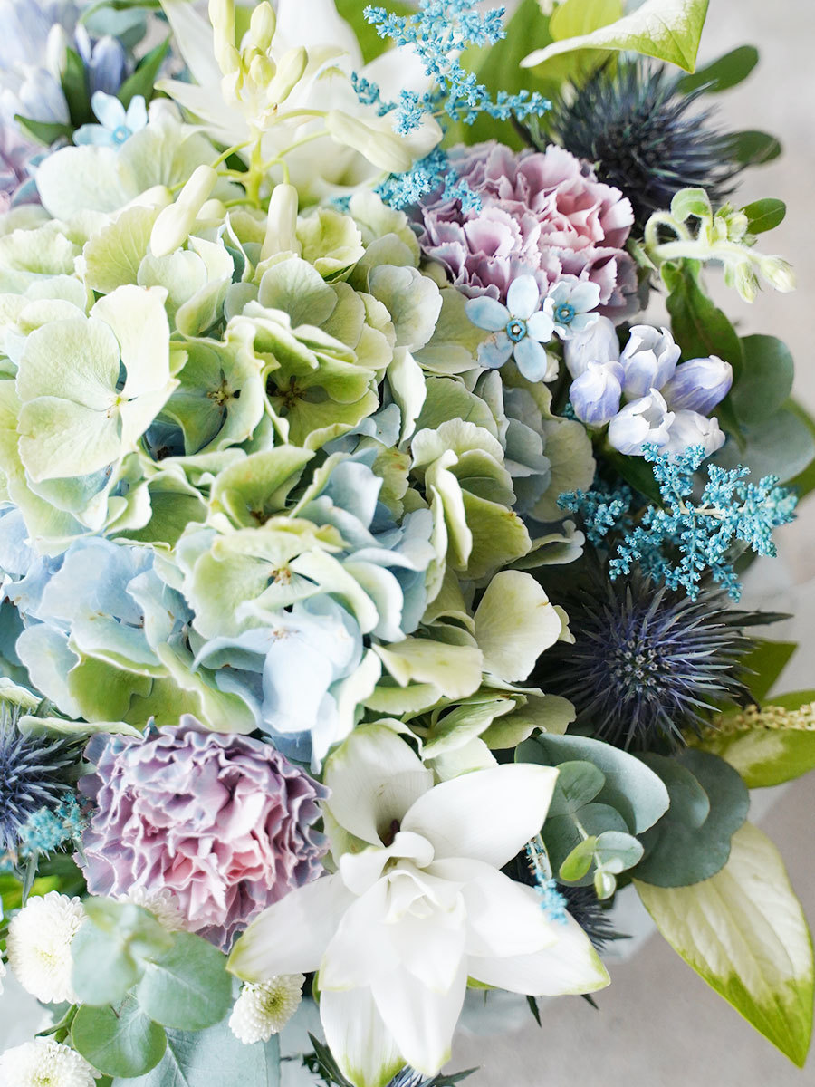 やさしい色合いのブルーアレンジ M｜フラスタ・楽屋花のSakaseru