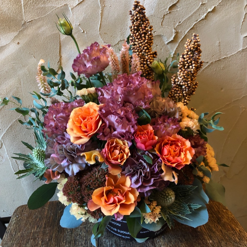 「これからもずっと応援しているよ」スタイリッシュな雰囲気の周年祝い花